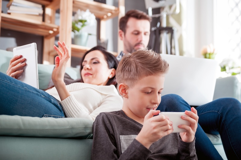 How Is Technology Affecting Your Relationships? Finding Balance in a Digital World How Is Technology Affecting Your Relationships? Finding Balance in a Digital World